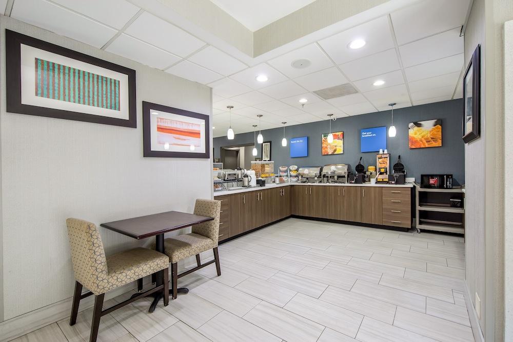 Comfort - Haywood Mall Inn 2*